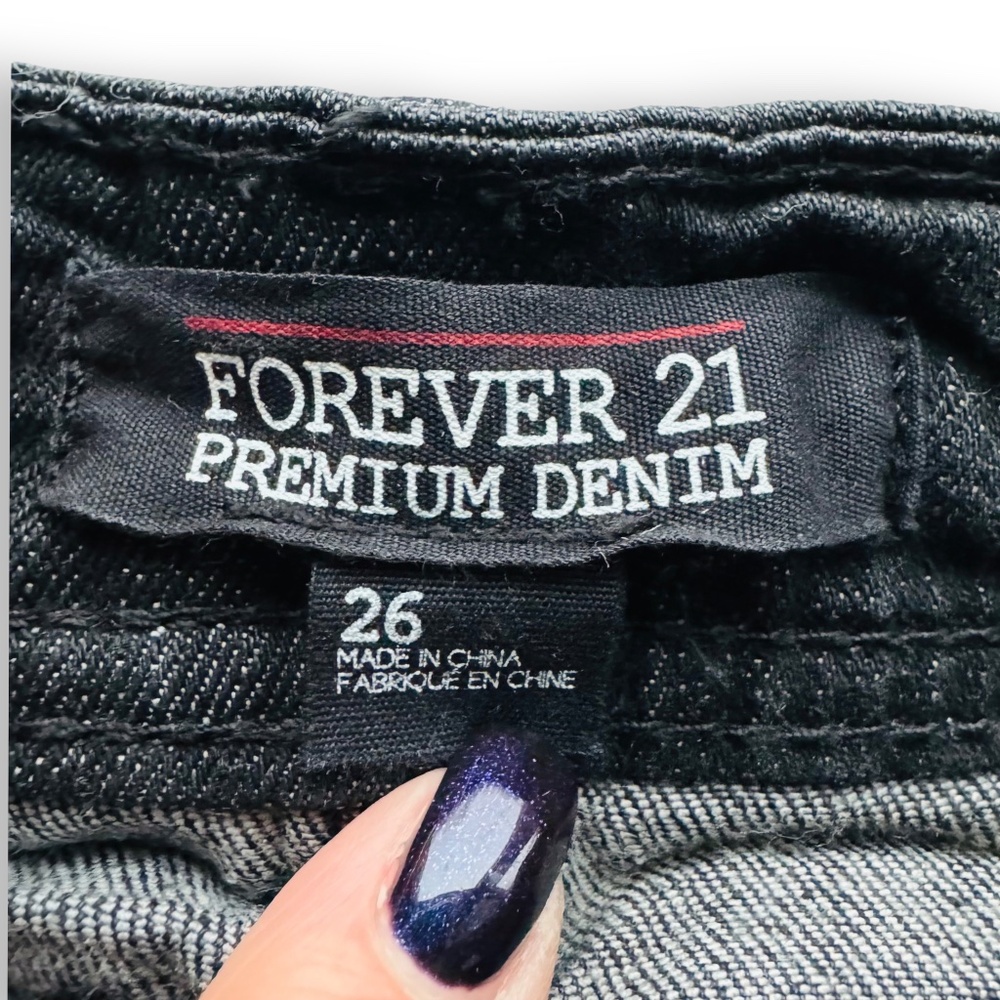 FOREVER 21 Premium Denim Black Rhinestone Studded Distressed Shorts Size 26 - Picture 2 of 7